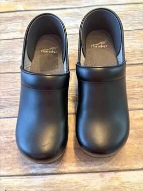 Dansko Black Leather Clogs- sz 40/9.5